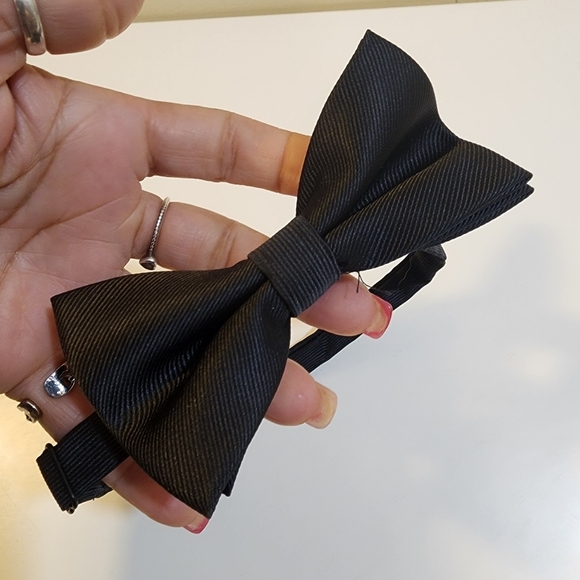 Men's Black Bow tie - Picture 2 of 4
